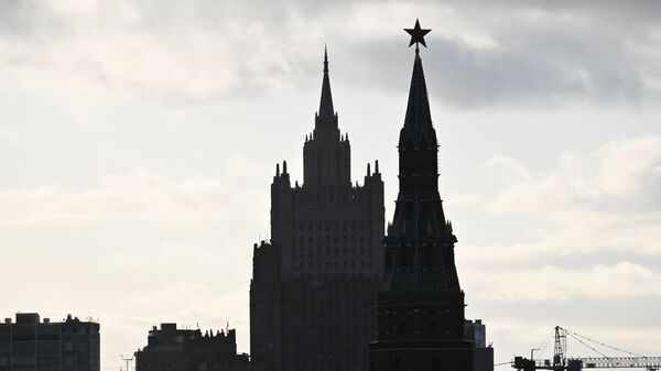 A view of the Russian Foreign Ministry and one of the Kremlin towers - Sputnik International