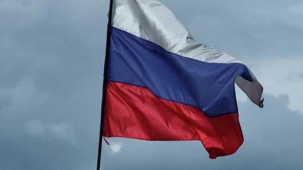 The Russian flag is flying at the entrance to the Khakhovskaya thermal power plant in the Kherson region.  - Sputnik International