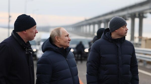 Vladimir Putin at Crimean bridge - Sputnik International