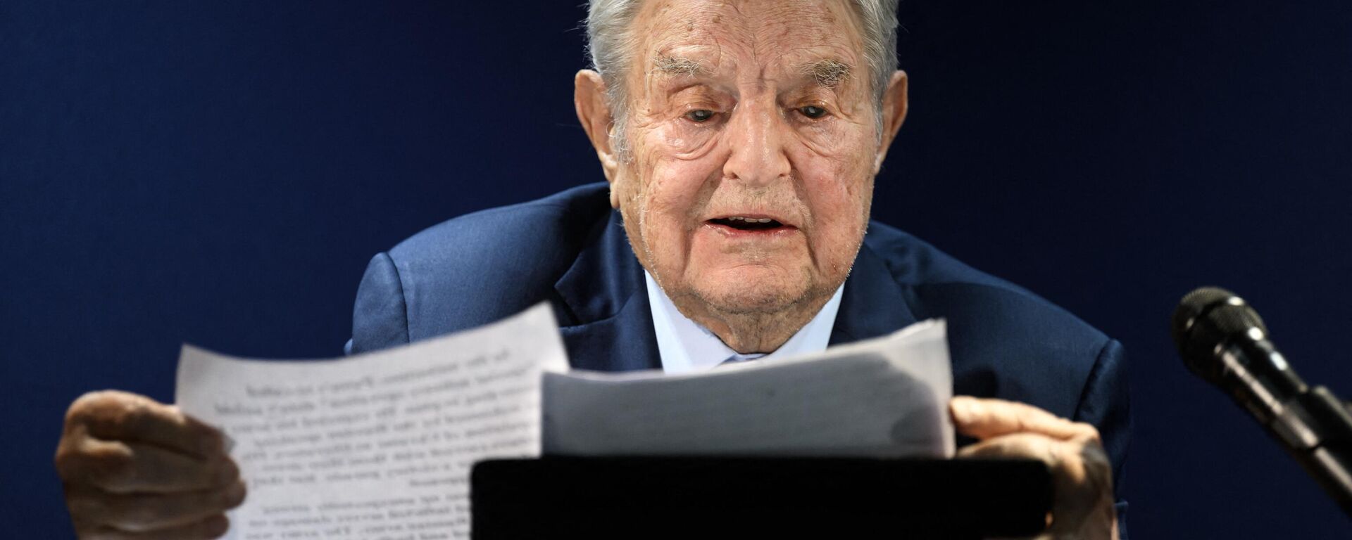 Hungarian-born US investor and philanthropist George Soros addresses the assembly on the sidelines of the World Economic Forum (WEF) annual meeting in Davos on May 24, 2022 - Sputnik International, 1920, 01.04.2023