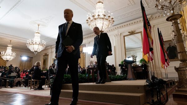 US President Joe Biden (L) and German Chancellor Olaf Scholz depart following a press conference in the East Room of the White House in Washington, DC, on February 7, 2022.  - Sputnik International