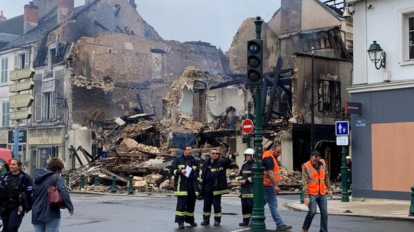 Emergency personnel survey the scene of a burnt out building - which housed a pharmacy - in Montargis, some 100kms south of Paris on July 1, 2023, which was set alight overnight during continuing protests following the shooting of a teenage driver in the suburb of Nanterre on June 27. - Sputnik International