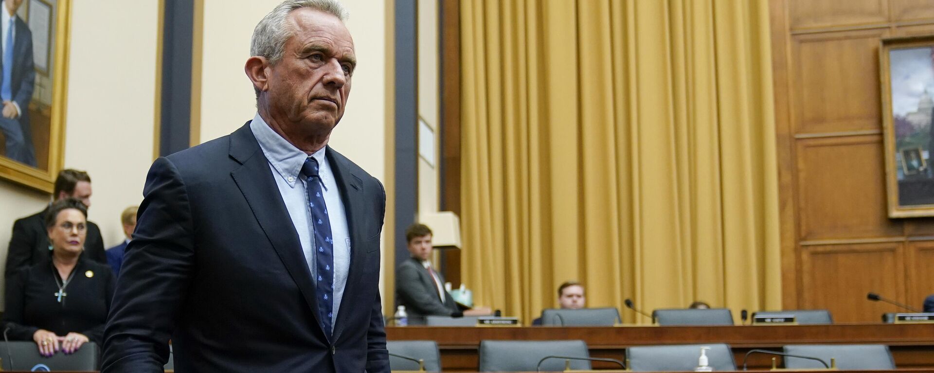 Robert F. Kennedy, Jr., returns to the witness table during a House Judiciary Select Subcommittee on the Weaponization of the Federal Government hearing on Capitol Hill in Washington, Thursday, July 20, 2023. - Sputnik International, 1920, 26.07.2023