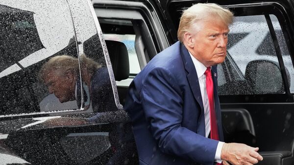 Former President Donald Trump arrives to board his plane at Ronald Reagan Washington National Airport, Thursday, Aug. 3, 2023, in Arlington, Va., after facing a judge on federal conspiracy charges that allege he conspired to subvert the 2020 election - Sputnik International