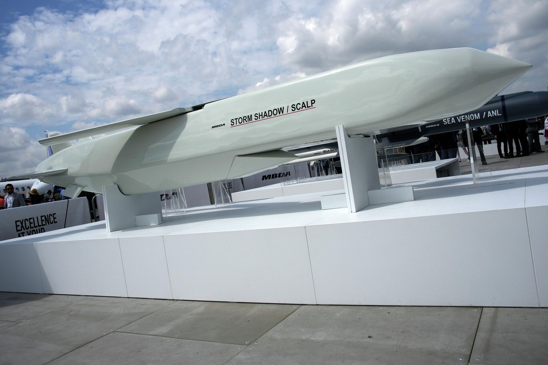 The Storm Shadow cruise missile is on display during the Paris Air Show in Le Bourget, north of Paris, France, Monday, June 19, 2023. France will deliver deep-strike missiles to Ukraine as part of increased efforts to help with the Ukrainian counteroffensive against Russian forces, President Emmanuel Macron said Tuesday July 11, 2023 at the NATO summit in Vilnius. France has been weighing whether to send Scalp missiles, the equivalent of the British Storm Shadow missiles, to Ukraine.  - Sputnik International, 1920, 22.08.2023