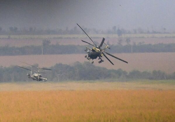 The Mi-28 and Ka-52 together in action. - Sputnik International