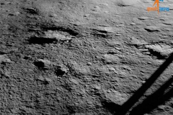 Chandrayaan-3 Lander on the lunar surface after landing on the Moon's South Pole, August 23, 2023 - Sputnik International
