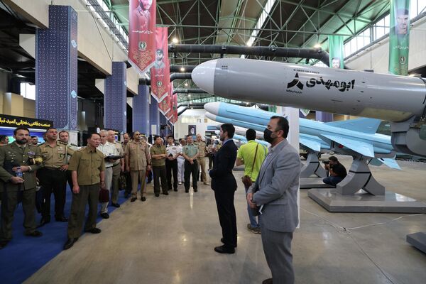 Foreign military advisors visit Iran&#x27;s defense exhibition. - Sputnik International