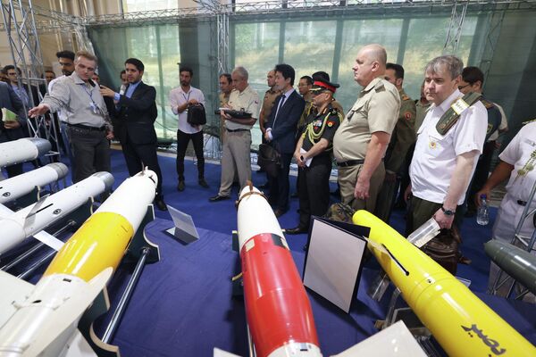 Foreign military advisors visit Iran&#x27;s exhibition of defense industry achievements. - Sputnik International