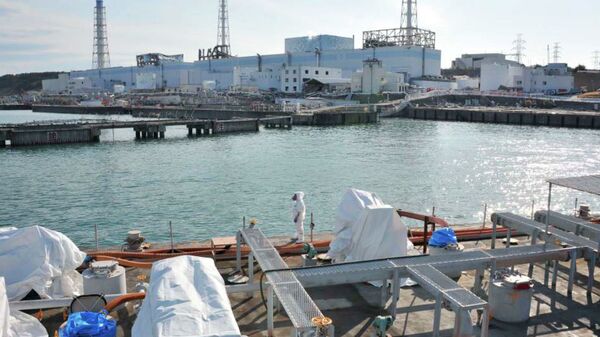 The operator of the Fukushima Daiichi power plant, which in 2011 experienced the worst nuclear disaster since Chernobyl, has no choice but to discharge a massive amount of radioactive waste into the sea - Sputnik International