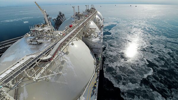 Liquefied natural gas tanker Grand Aniva at first LNG plant in Russia - Sputnik International