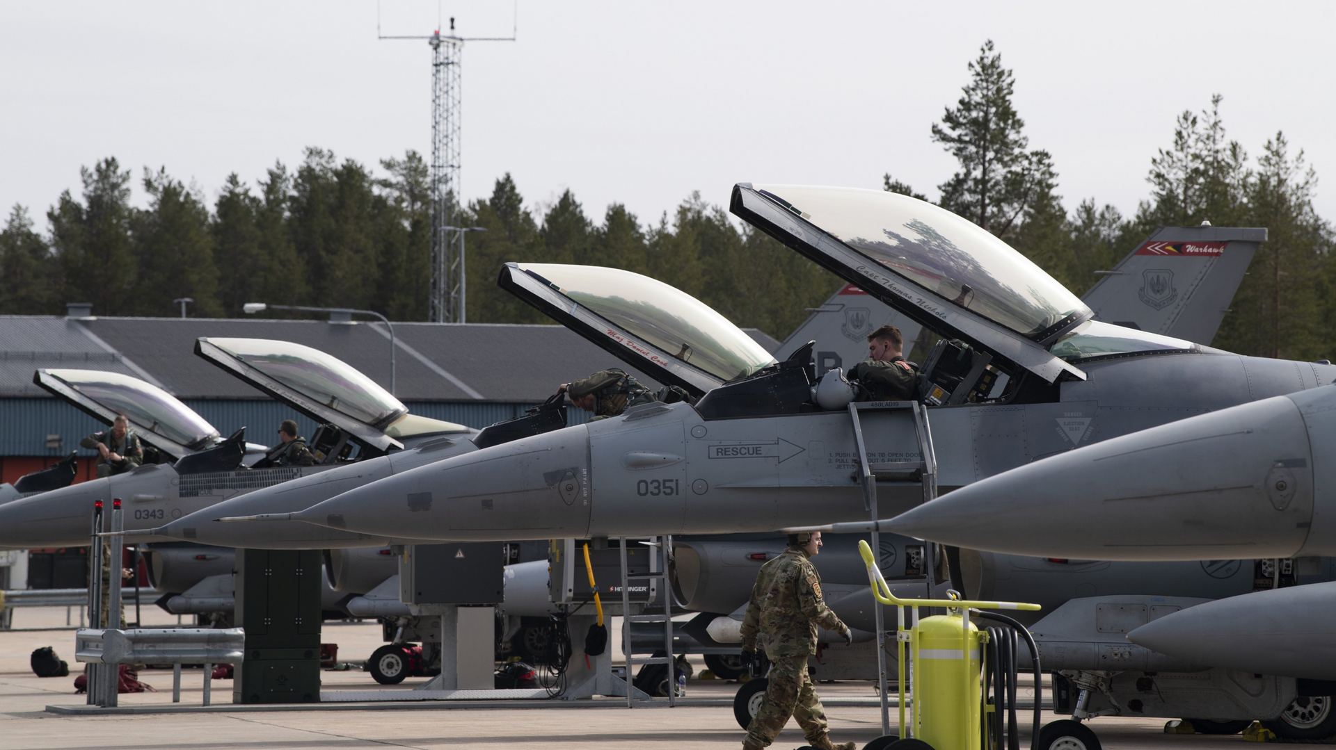 US Air Force F-16C and F-16D fighters assigned with the 52nd Fighter Wing, Spangdahlem Air Base, Germany, arrive in Kallax, Sweden on 17 May to support the Arctic Challenge Exercise 21 drills. - Sputnik International, 1920, 24.08.2023